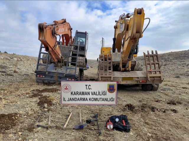 2 iş makinesiyle define arayanlara operasyon: 14 gözaltı