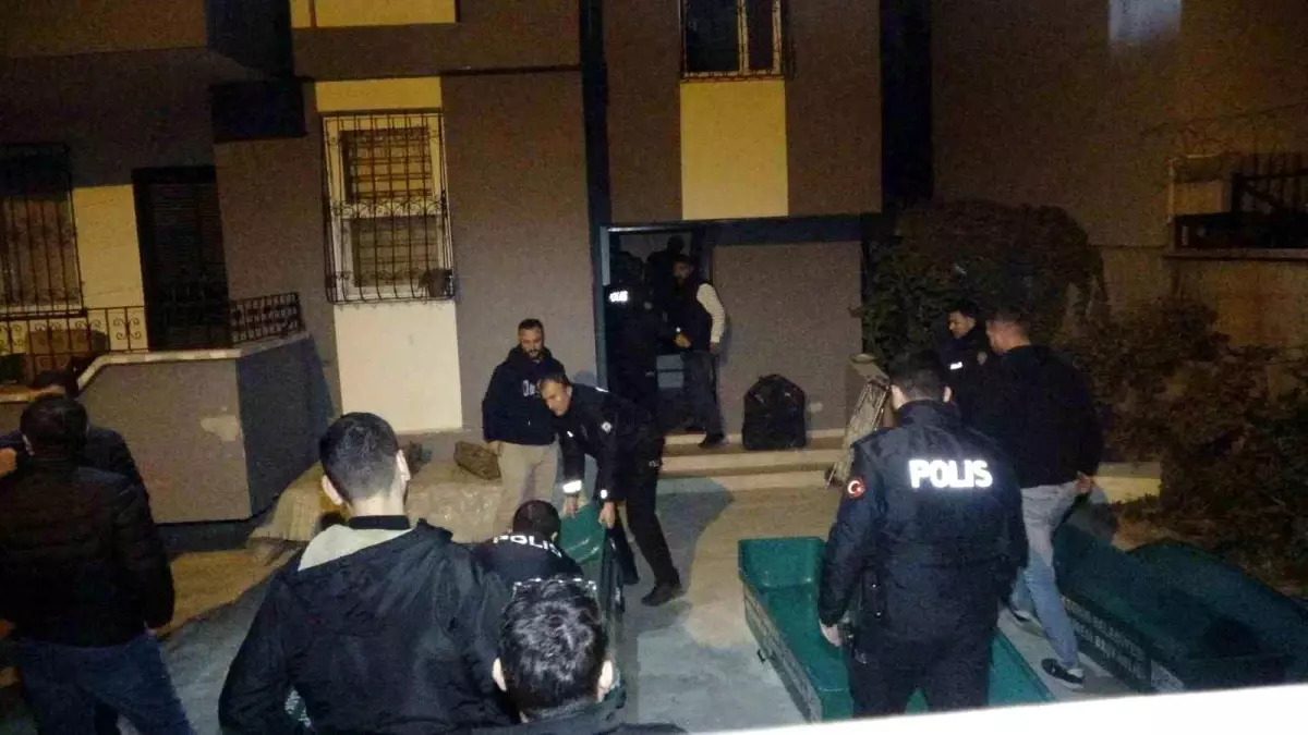 Adana\'da Aile Trajedisi: Baba, Çocuklarını Vurup İntihar Etti