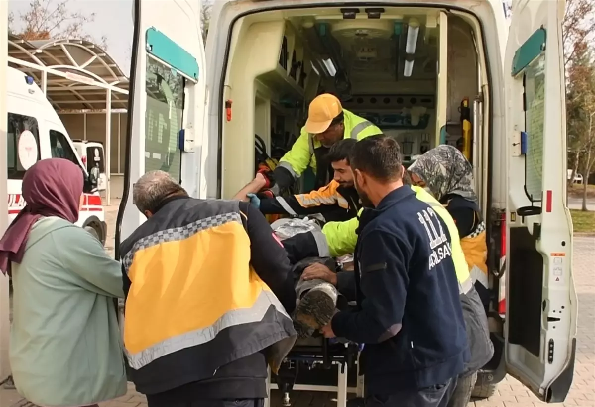 İnşaatta Kereste Düşen İşçi Ağır Yaralandı