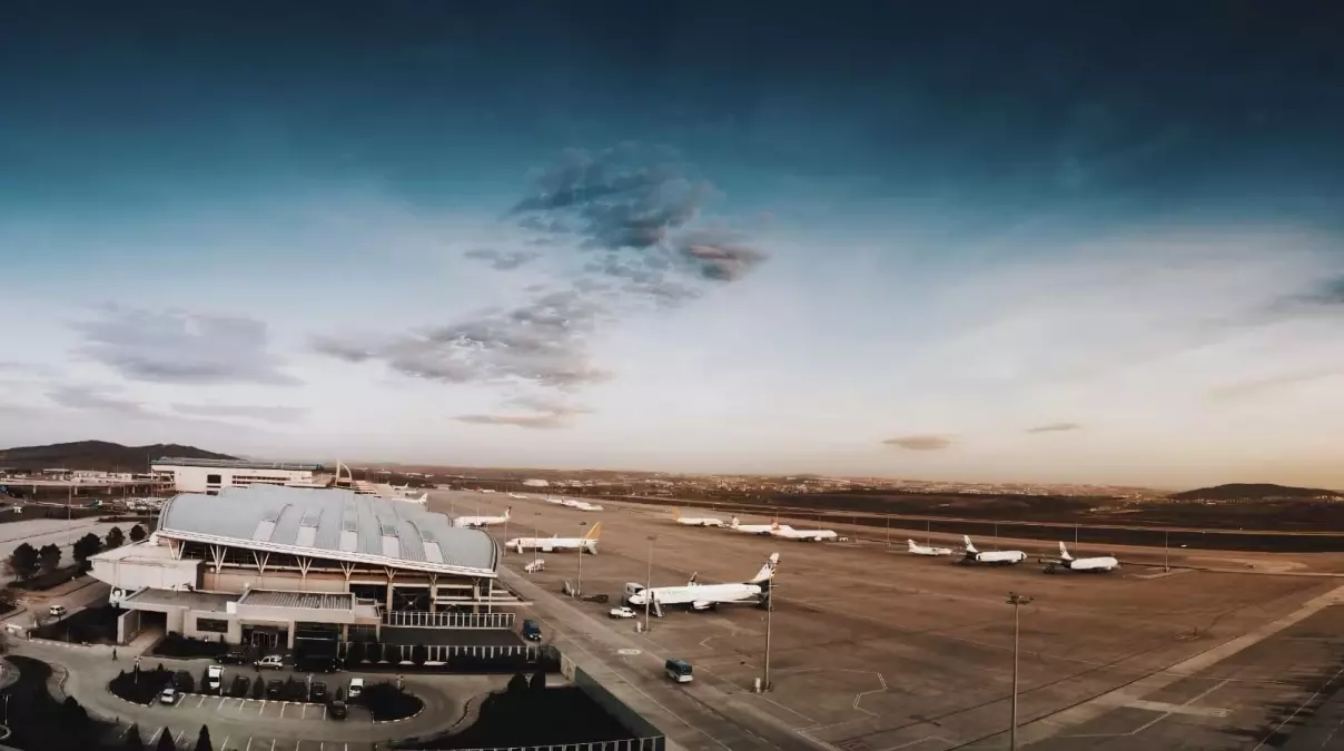 Bakan Uraloğlu: Sabiha Gökçen Havalimanı, 11 ayda 2024\'ün yolcu rekorunu geride bıraktı