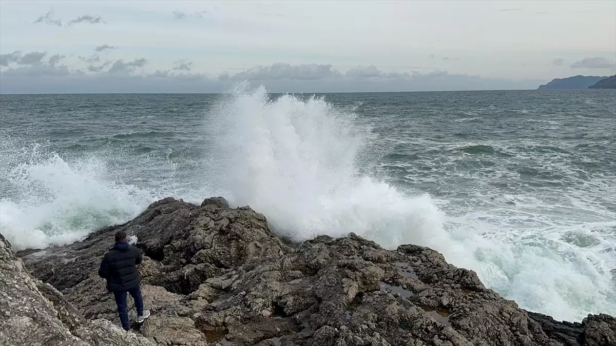 Amasra\'da Şiddetli Rüzgar Hayatı Olumsuz Etkiledi