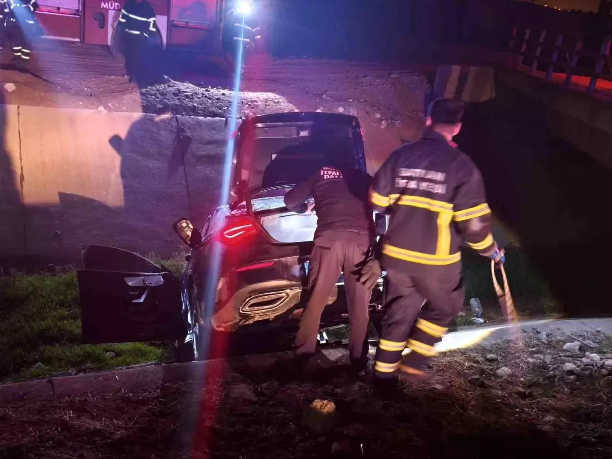Batman\'da otomobil su kanalına uçtu: 1 yaralı