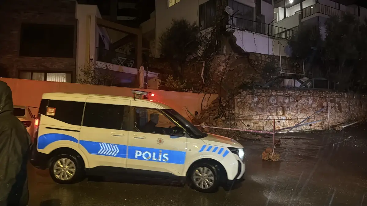 Bodrum\'da şiddetli yağış: Evler tahliye edildi