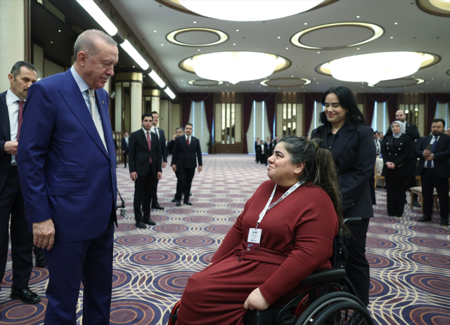 Cumhurbaşkanı Erdoğan'dan muhalefetin hedefindeki kesime destek: Ezmeye çalışanlara hadlerini bildiririz