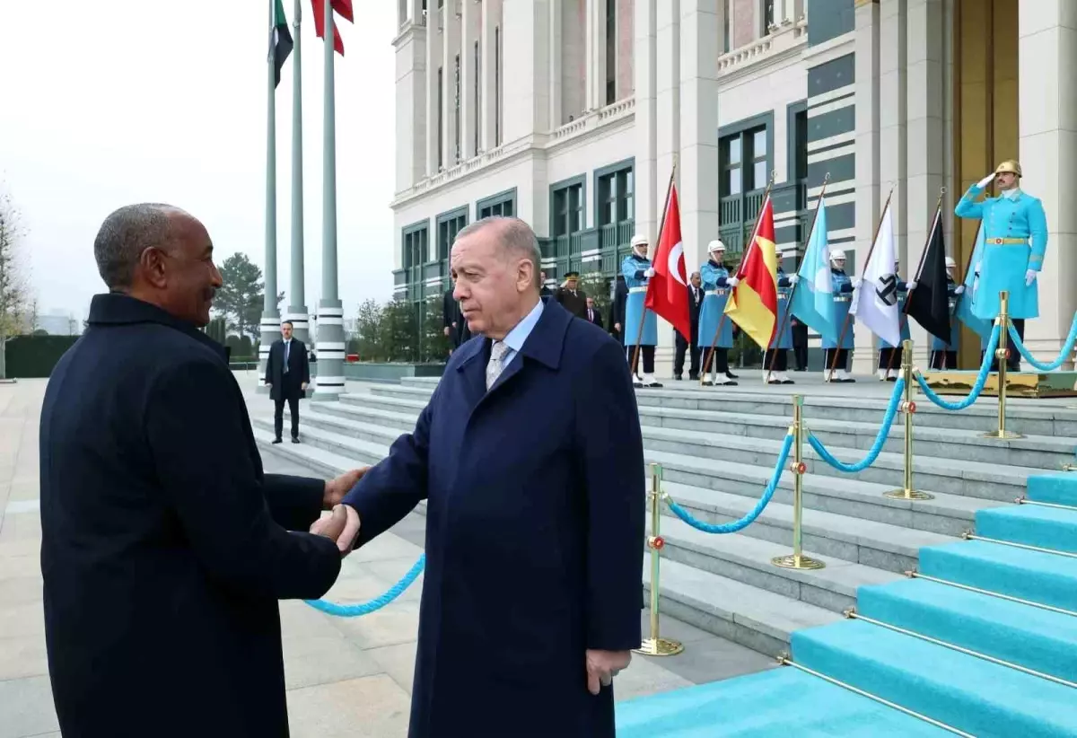 Cumhurbaşkanı Erdoğan, Sudan Egemenlik Konseyi Başkanı el Burhan\'ı resmi törenle karşıladı