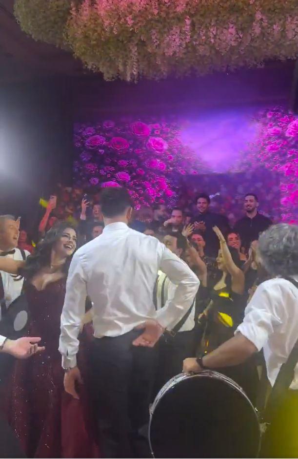 Davulcu olayı abartınca milli futbolcu anında müdahale etti