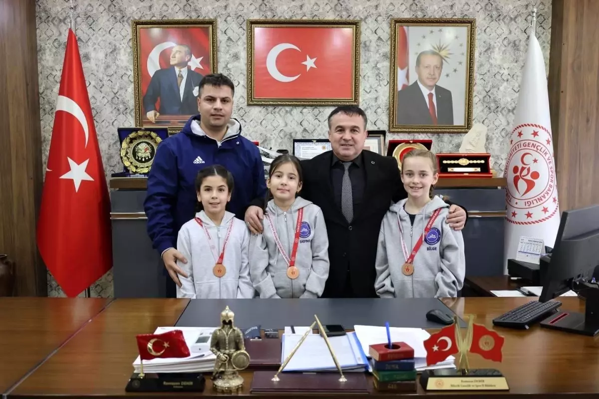 Bilecik\'te Minik Yüzücülerin Ziyareti