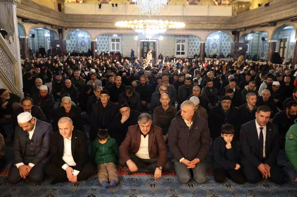 Elazığ\'da Regaip Kandili Coşkusu