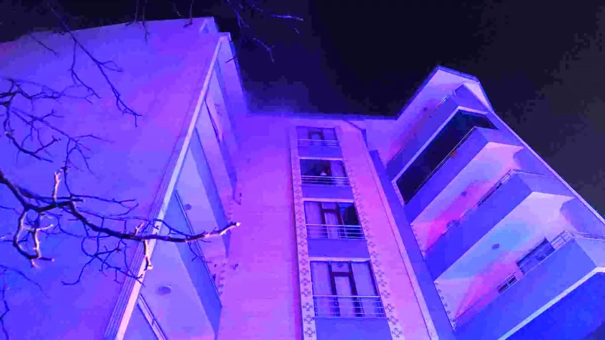 Erciş\'te apartmanda yangın: 15 kişi dumandan etkilendi