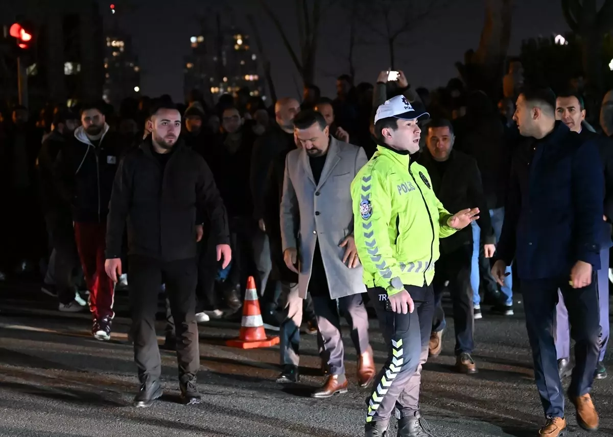 Fenerbahçe Yönetimi\'nden Sadettin Saran\'a Destek