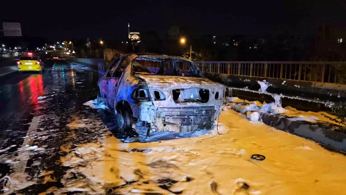 Eyüpsultan\'da Otomobil Yangını