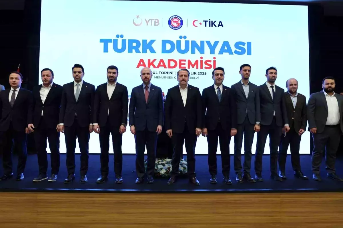 Türk Dünyası Akademisi\'nde Ödül Töreni