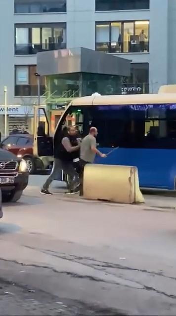 Kadıköy'de Sopalı Kavga Kamerada Kadıköy'de Sopalı Kavga Kamerada