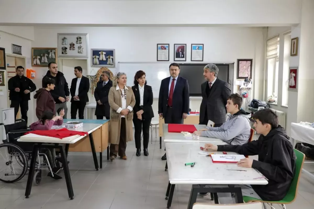 Vali Işın Özel Eğitim Okulunu Ziyaret Etti