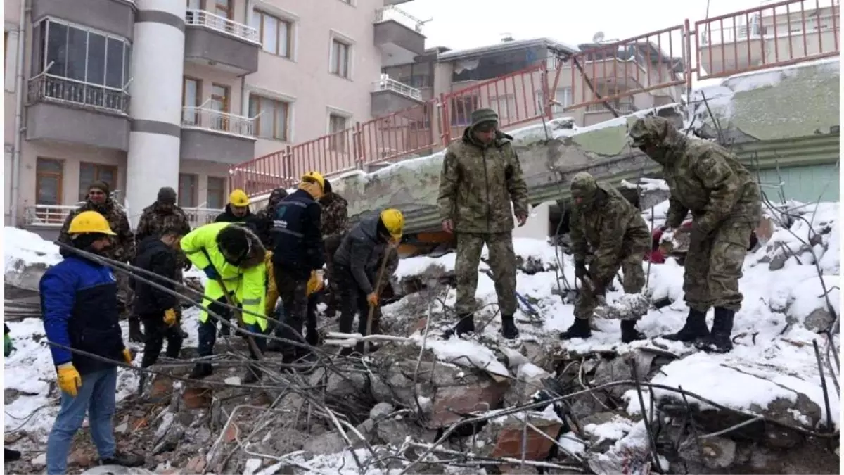 Malatya\'da 78 kişinin öldüğü Hakimbey Apartmanı davasında 4 sanığa hapis cezası