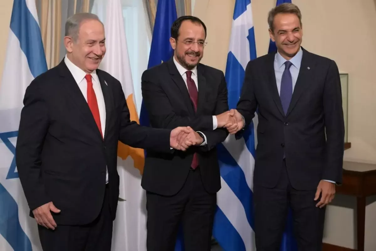 MSB\'den olay fotoğrafa ilk yorum: Tehdit oluşturması söz konusu değil