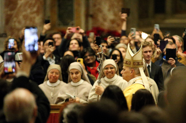 Papa 14. Leo, Vatikan'da ilk kez Noel ayini yönetti