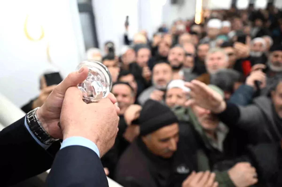 Regaip Kandilinde Sakal-ı Şerif ziyarete açıldı