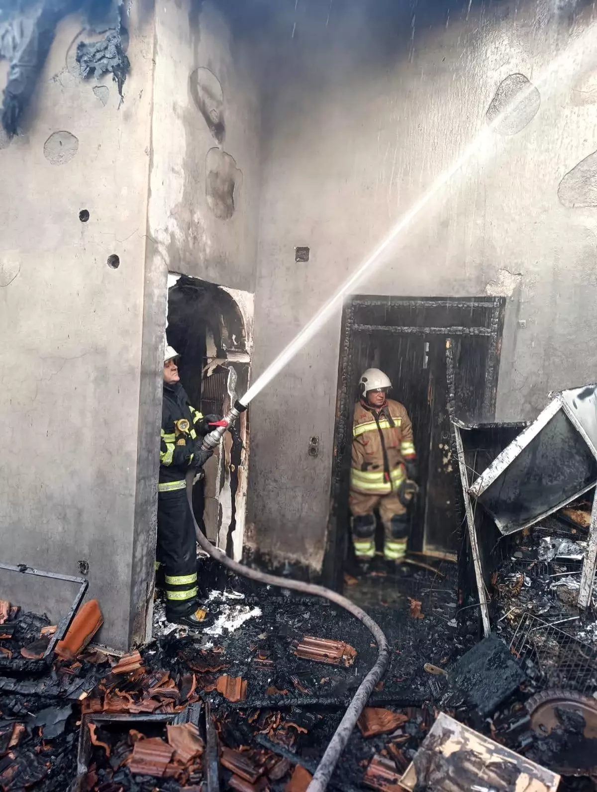 Hatay\'da Ev Yangını Kontrol Altına Alındı