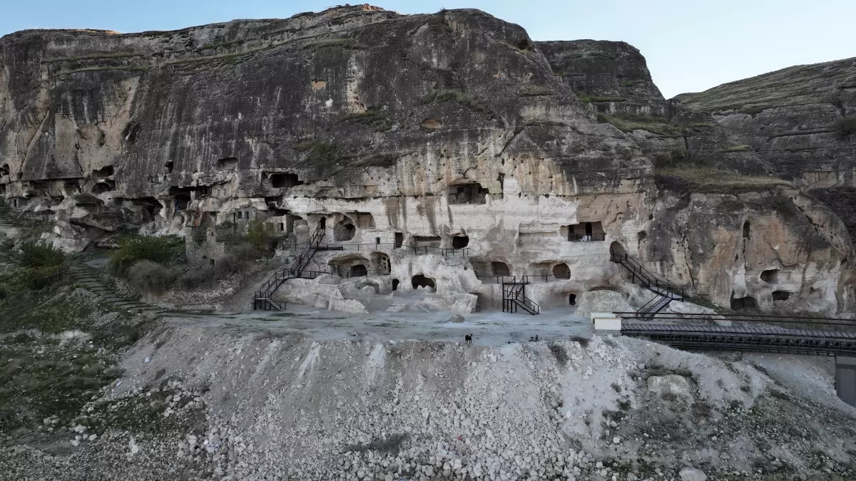 Hasankeyf\'teki Mağaralar Turizme Açıldı