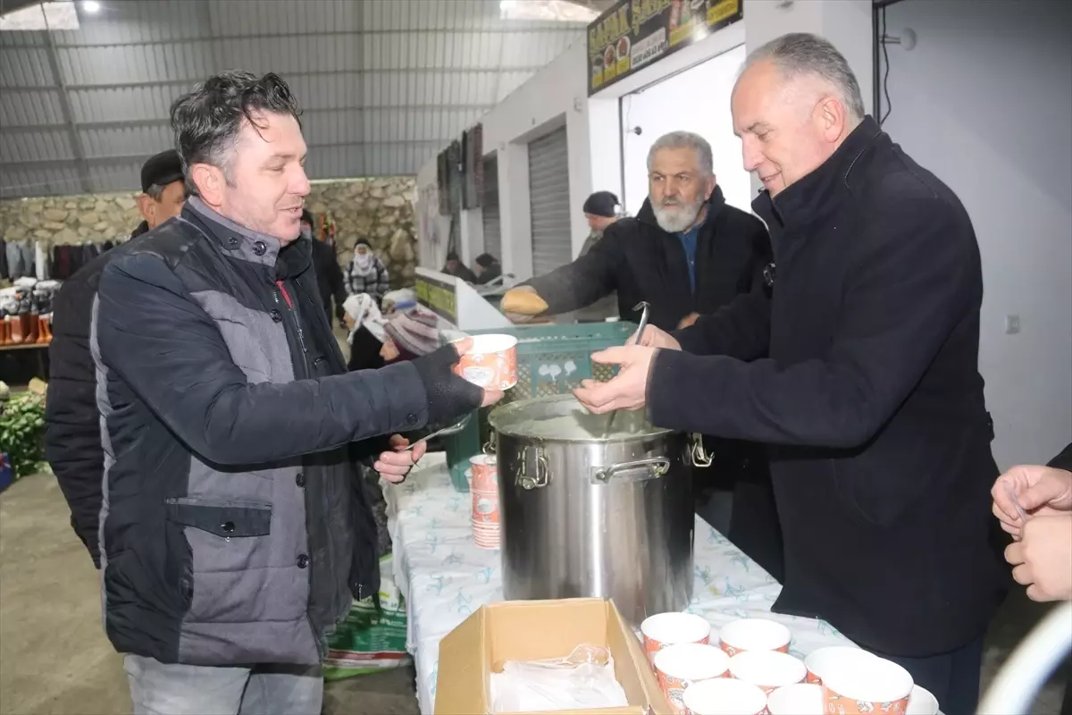 Taşova\'da Pazarcılara Çorba İkramı