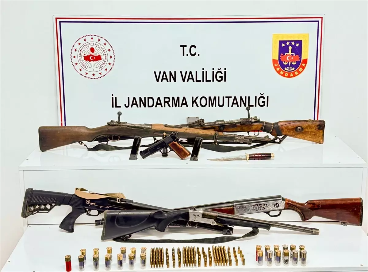 Erciş\'te Silah ve Mühimmat Ele Geçirildi