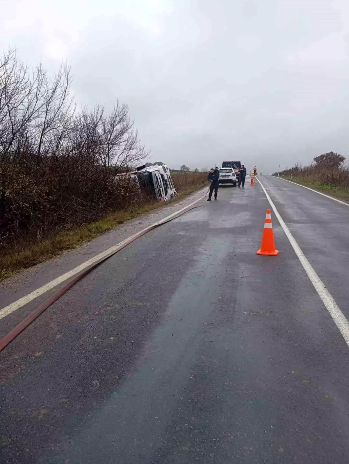 Kırklareli\'nde Petrol Tankeri Devrildi