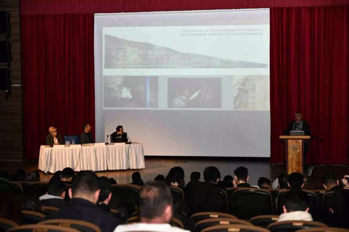 Ardahan\'da Arkeoloji Paneli Düzenlendi