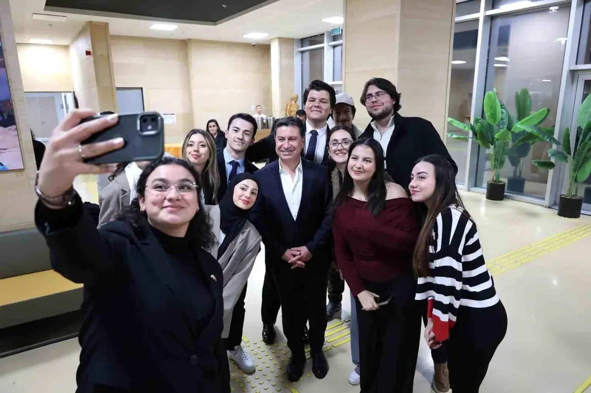 Başkan Aras: "Gençlerden gelen her fikri desteklemeye hazırız"