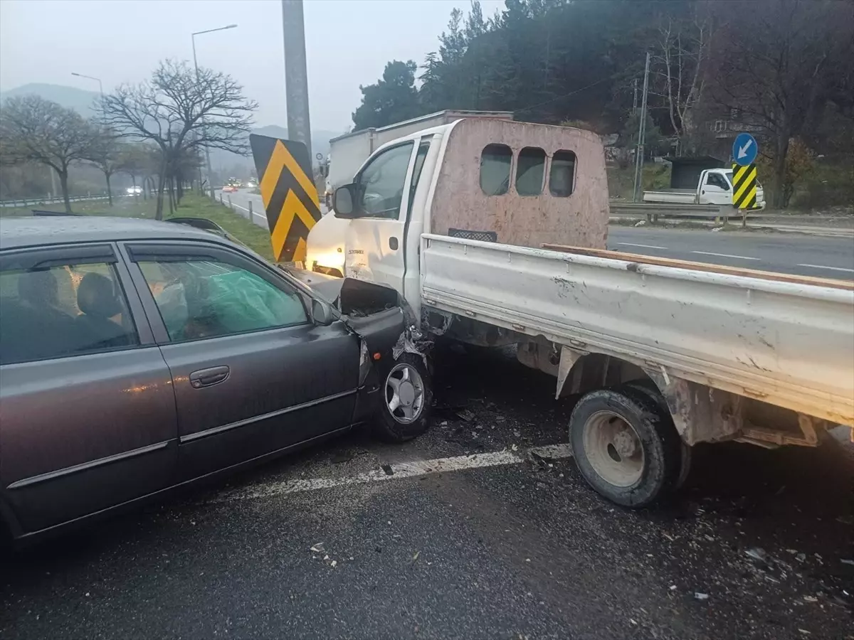 Bilecik\'te Trafik Kazası: 5 Yaralı