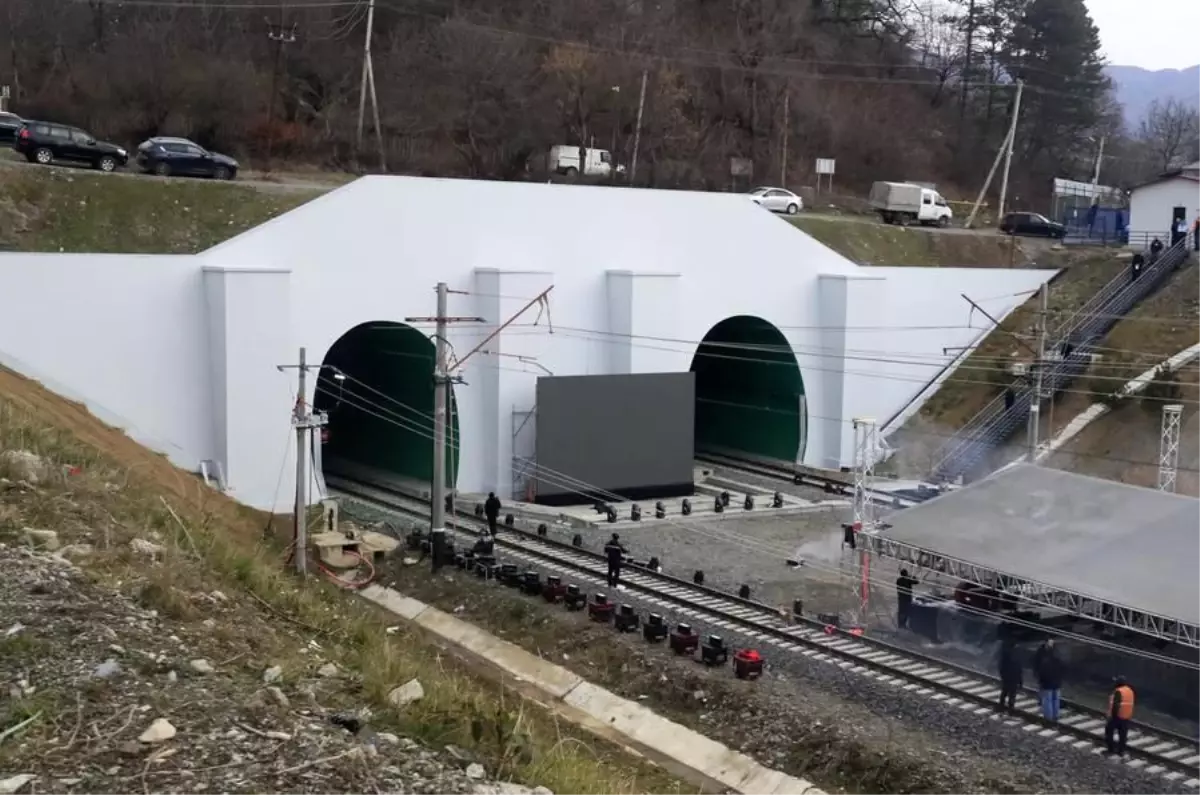 Gürcistan\'da Modern Demiryolu Hattı Açıldı