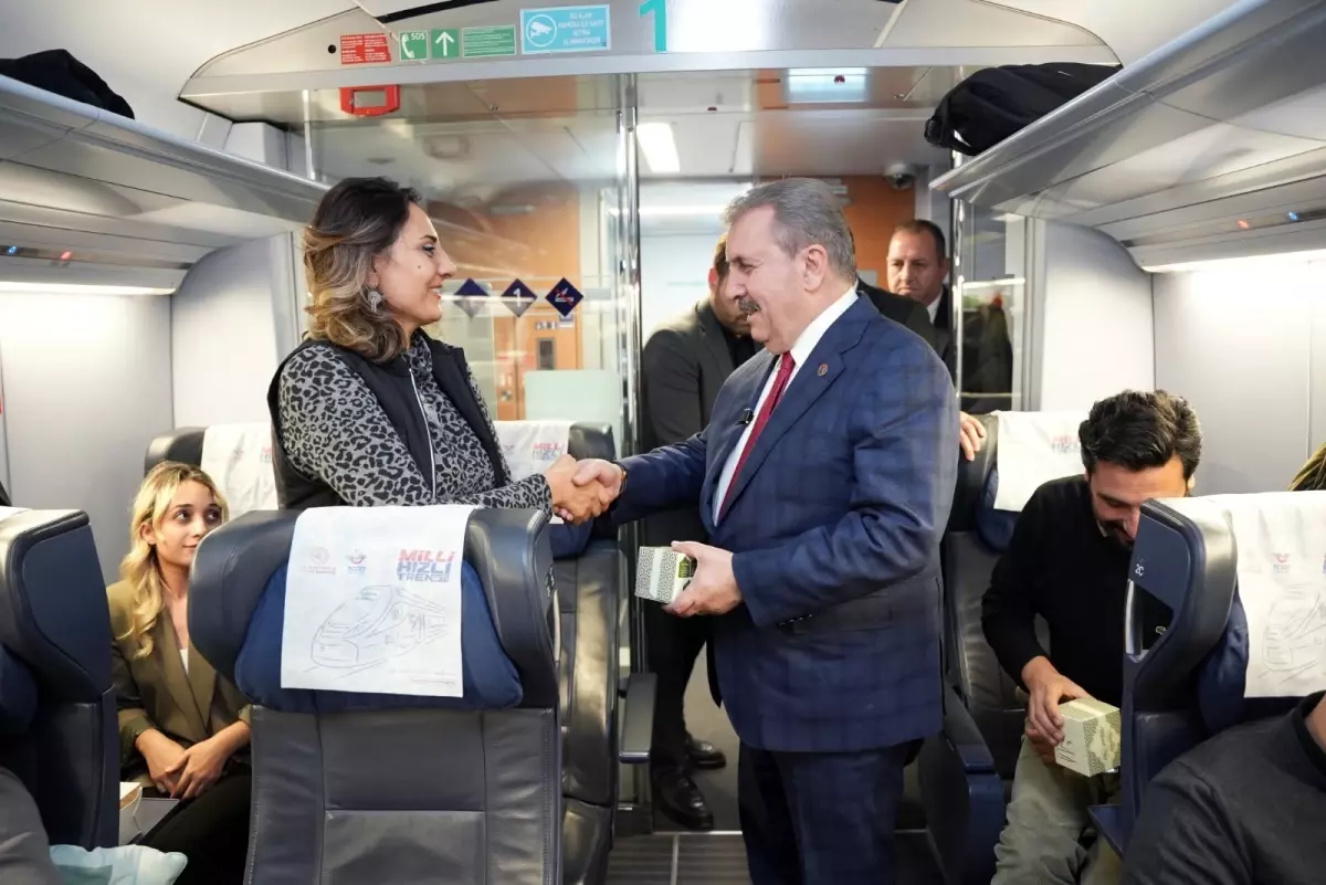 Destici, YHT\'de Kandil Simidi Dağıttı