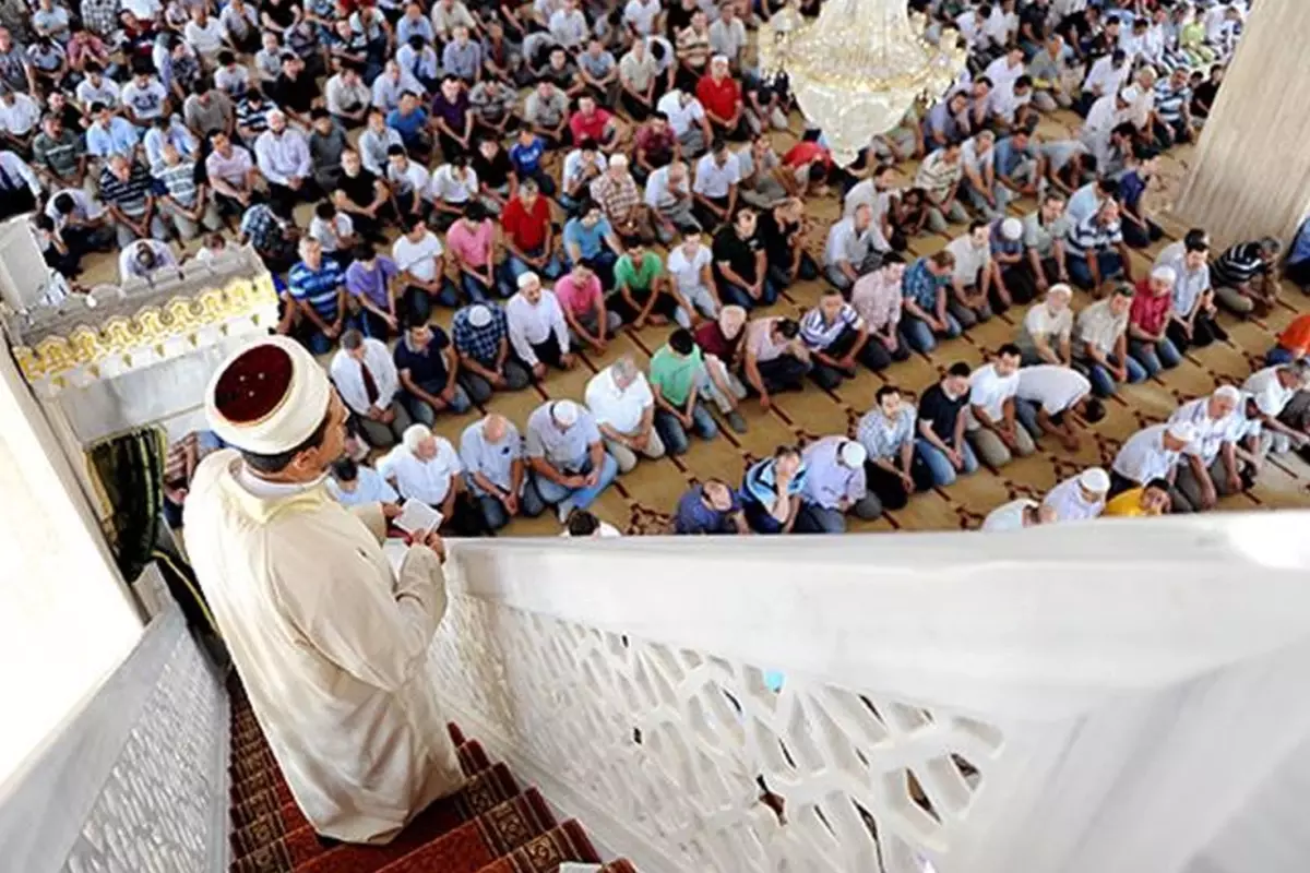 Diyanet\'ten yılbaşı hutbesi: Sokaklar süslenmesin, piyango oynanmasın