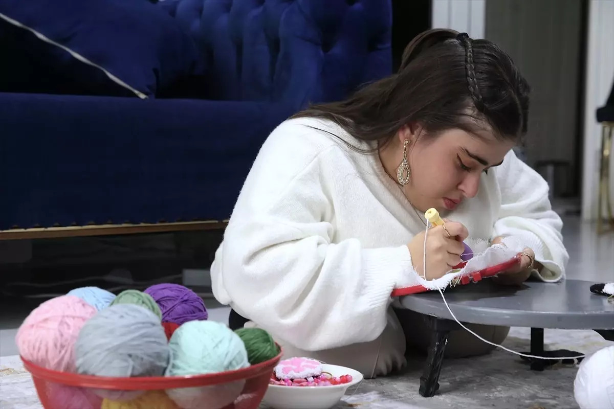 Ecenur\'un Panç Nakışı ile Hayata Tutunuşu