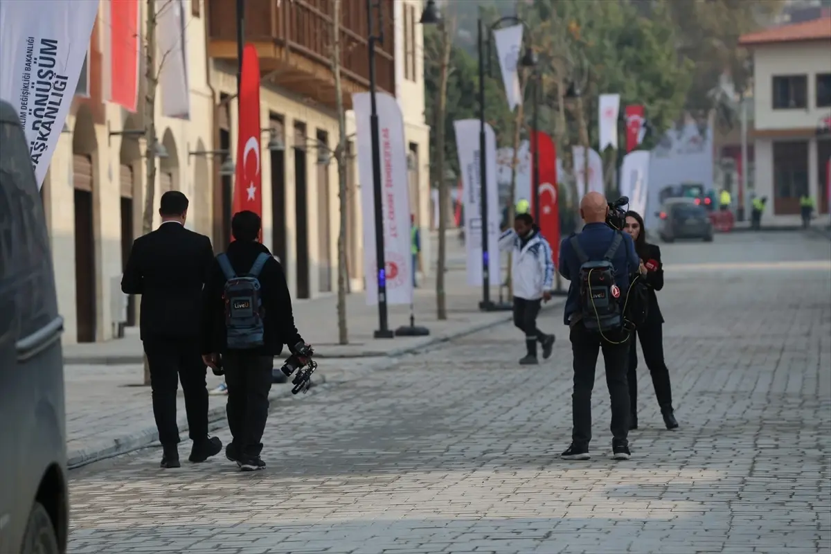 Hatay\'da ağırlanan gazeteciler 6 Şubat depremleri sonrası yapılan çalışmaları inceledi