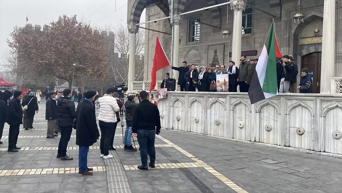 TÜGVA\'dan Filistin Eylemine Destek Çağrısı