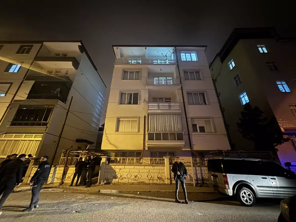 Boşanma Aşamasındaki Eşini Öldüren Adam İntihar Etti