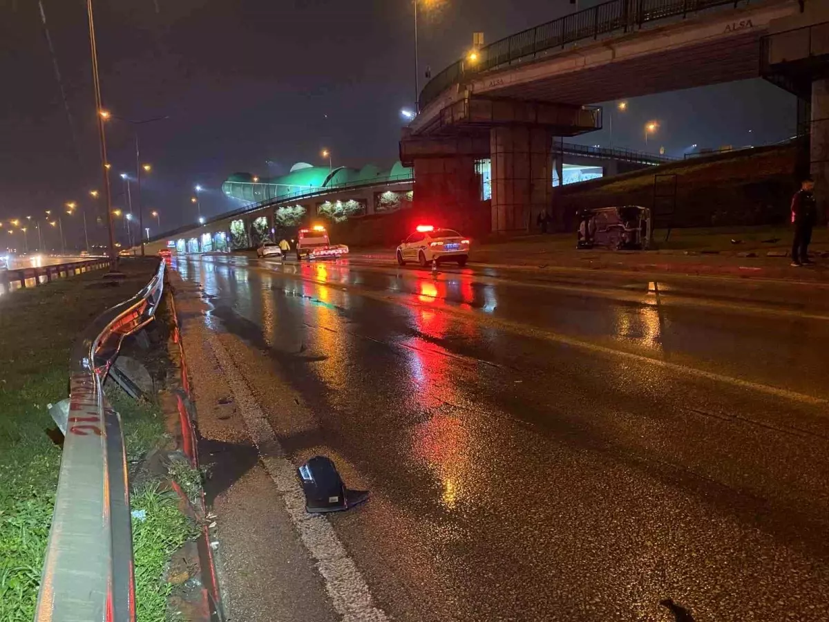 Bursa\'da Trafik Kazası: Sürücü Kurtuldu