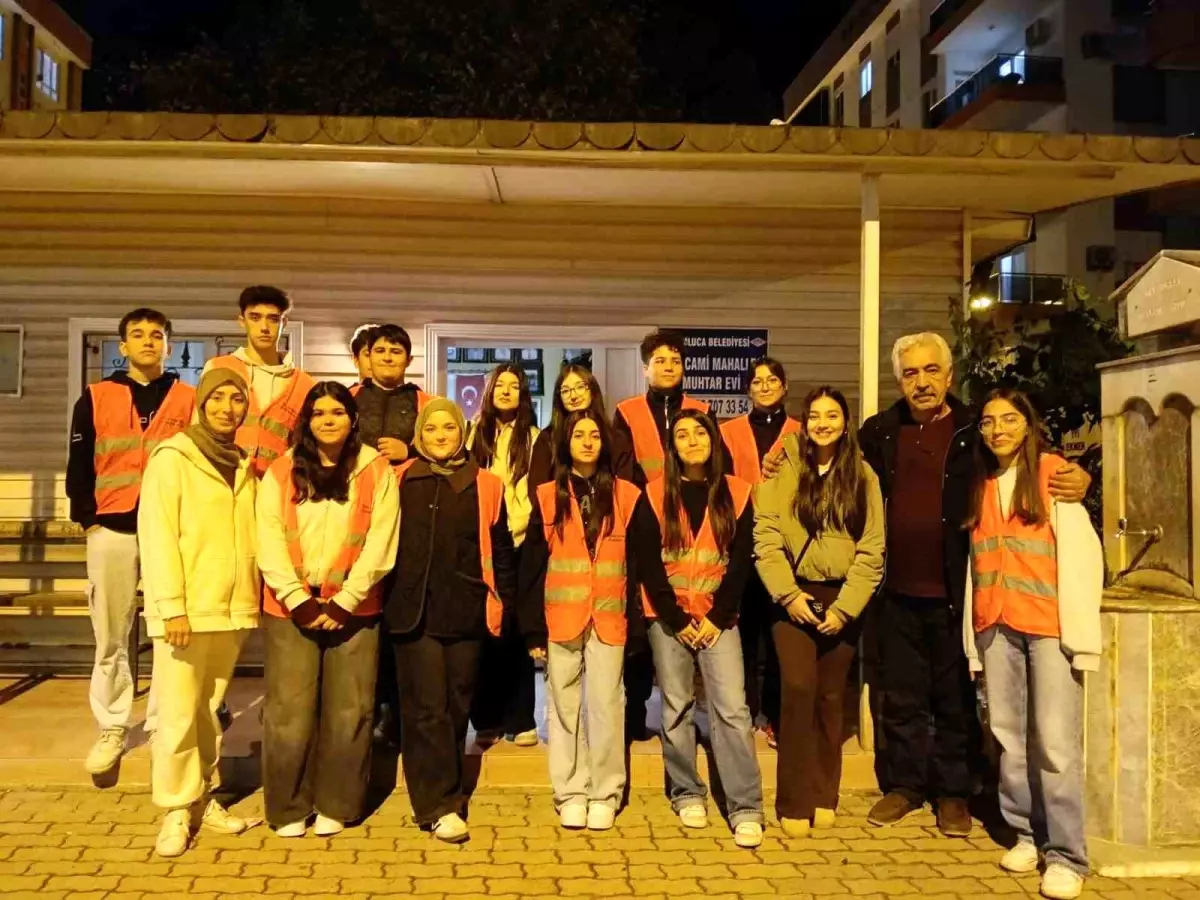 Kumluca Lisesi\'nden Elbise Yardımı