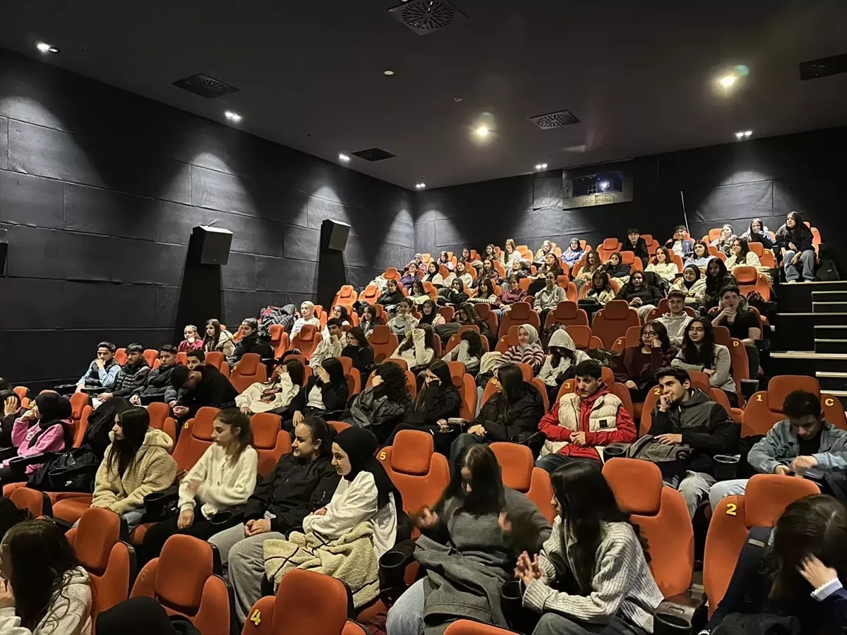 Öğrencilere \'Akif\' Filmi Gösterildi