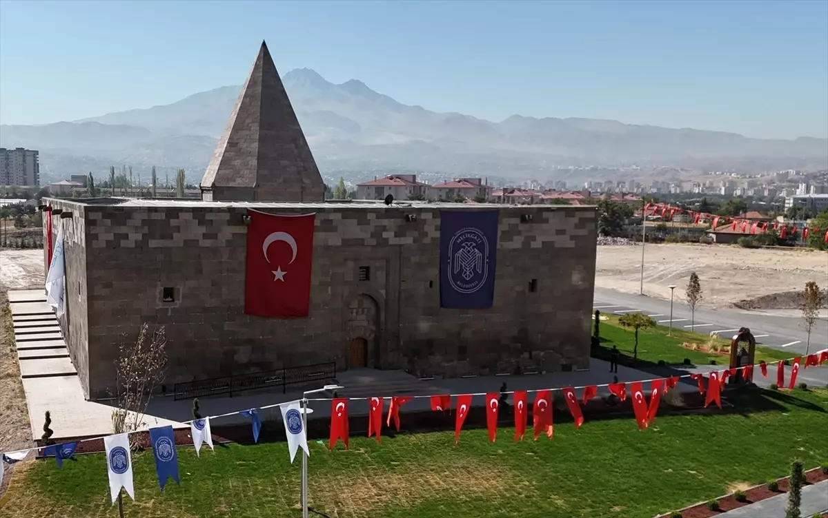 Melikgazi\'de Tarihi Yapıları Restore Etme Çalışmaları