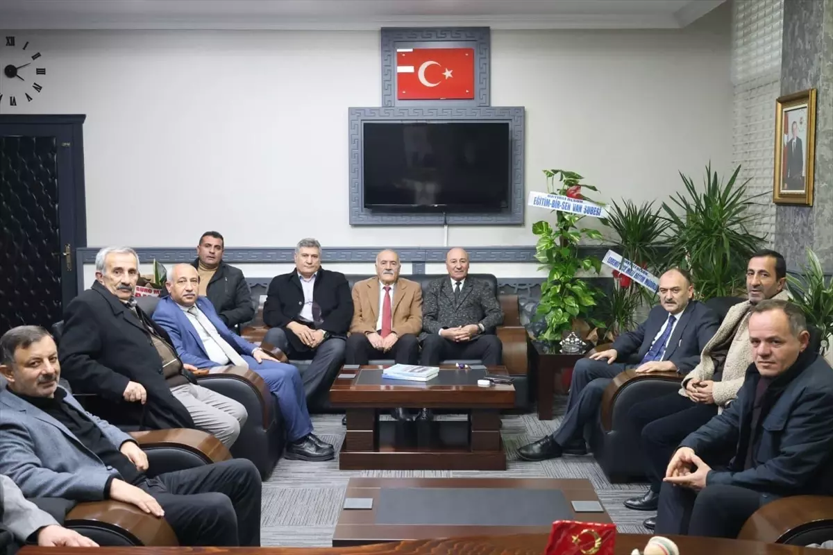 MHP Van İl Başkanı Çandıroğlu\'nu Ziyaret Etti