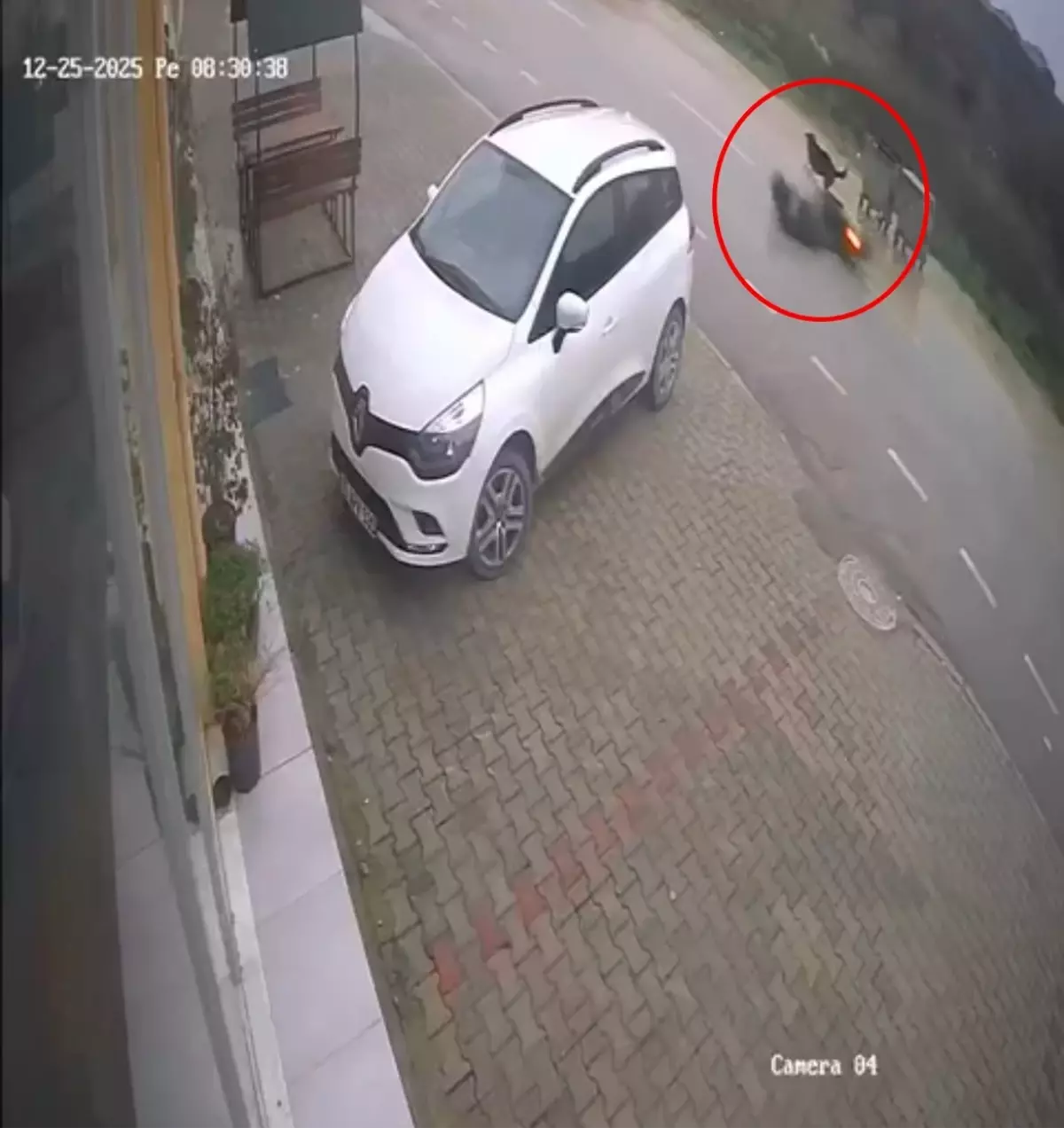 Köpekten Kaçarken Motosiklet Kazası