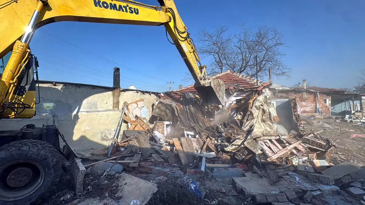 Çorlu\'da Uyuşturucu Binalarına Yıkım