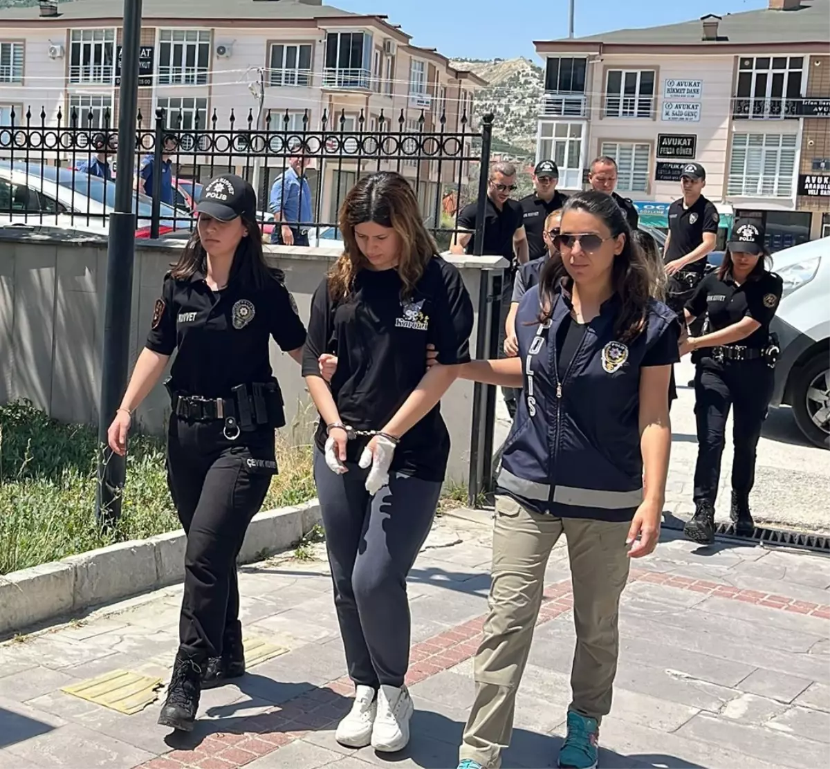 Burdur\'da Özge Bedir Cinayetinde 3 Kişi Tutuklandı