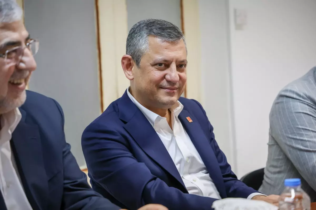 Özgür Özel\'den CTP Genel Başkanı İncirli\'ye Tebrik Ziyareti