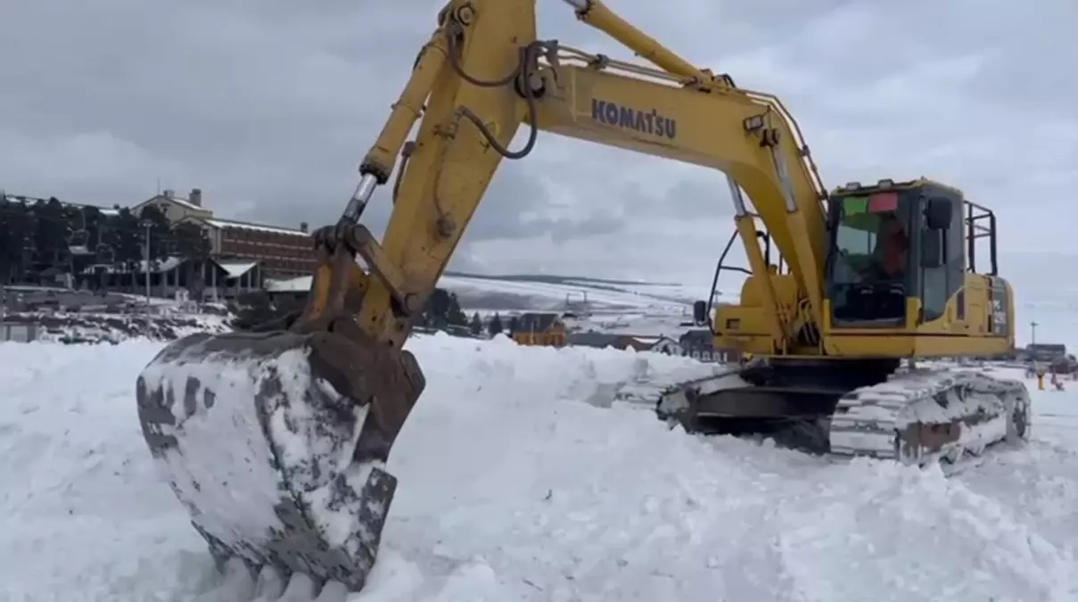 Sarıkamış Şehitleri İçin Kardan Heykeller Yapılıyor