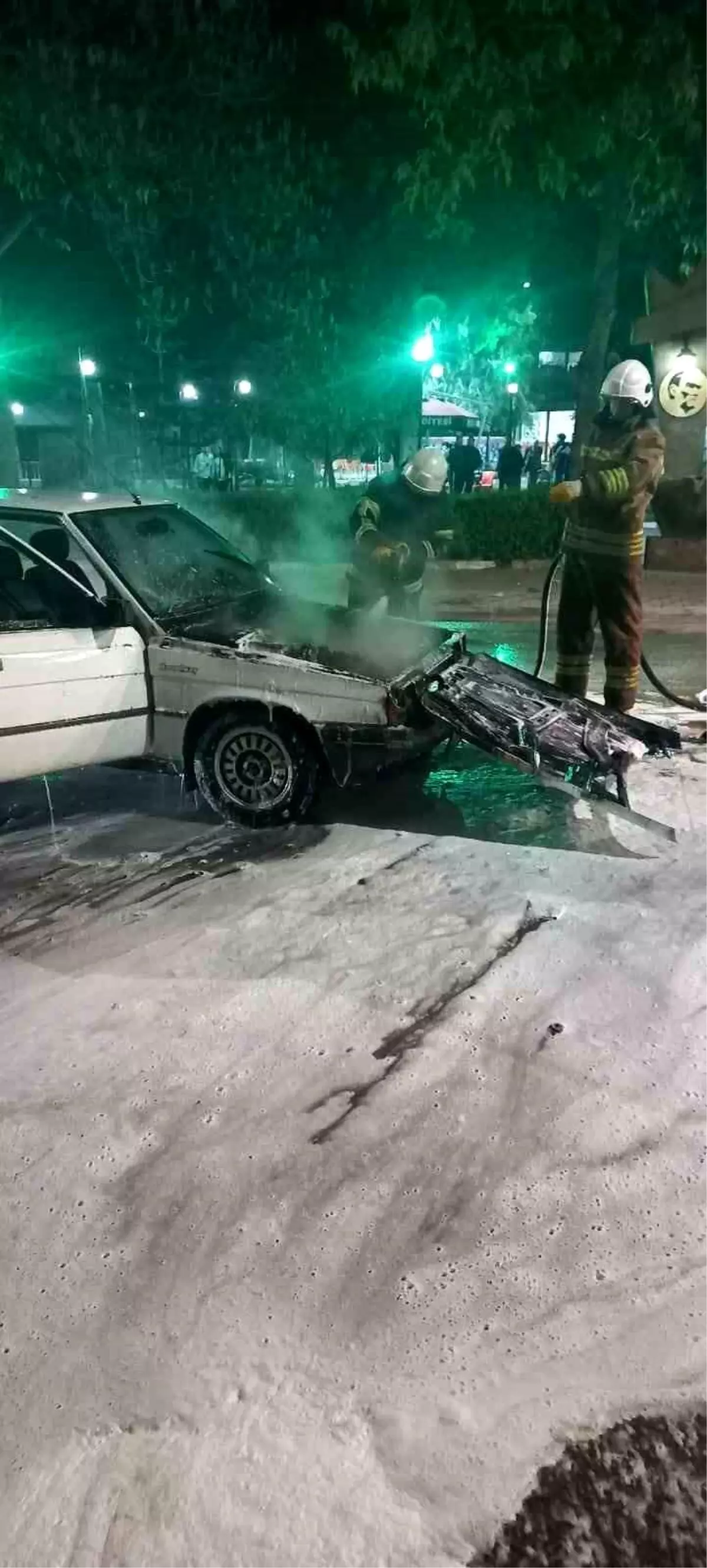 Hatay\'da Seyir Halindeki Araç Yandı