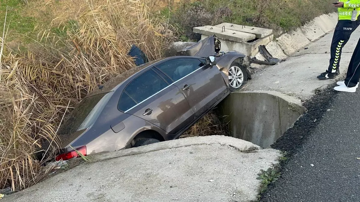 Muratlı\'da Sulama Kanalına Düşen Araçta Çift Yaralandı