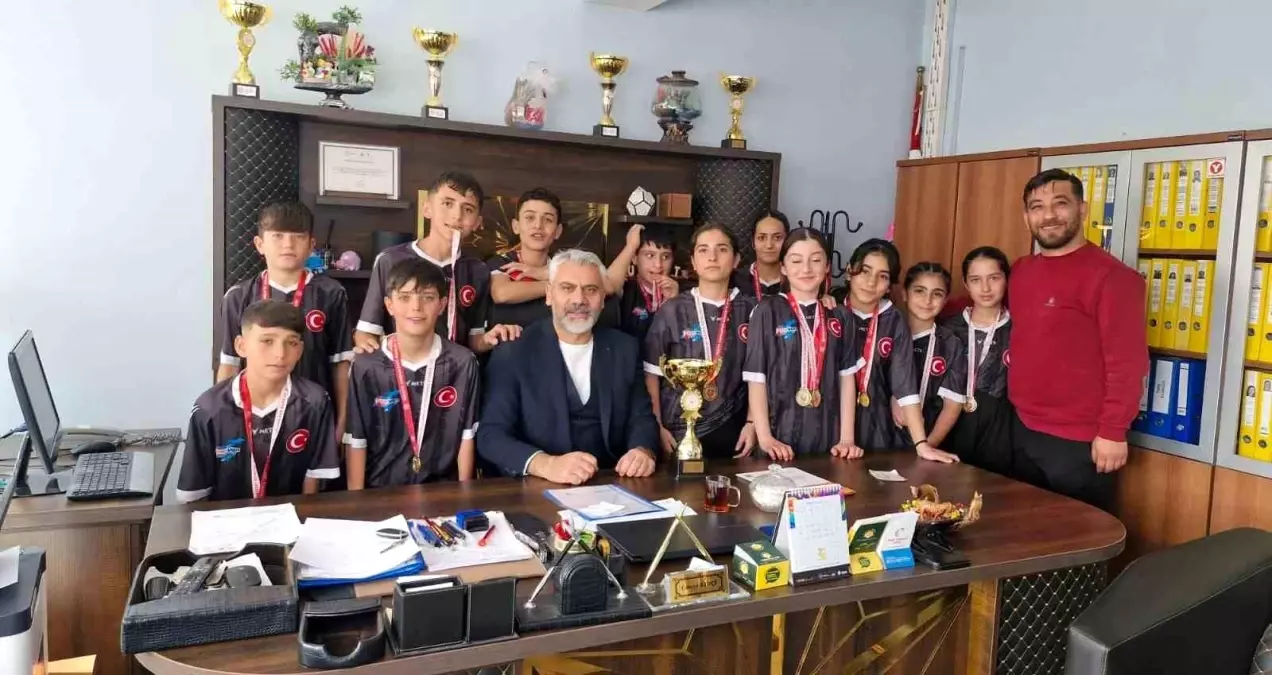 TESKOMB Süphan Ortaokulu, Korfbol\'da Şampiyon Oldu